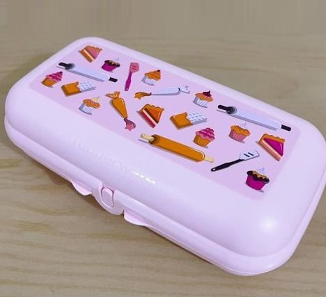Uzsidoboz/uzsonnás doboz, Óriás, Pink, Sütemény mintával / Sütis (22x11,5x6,5 cm) -Tupperware 