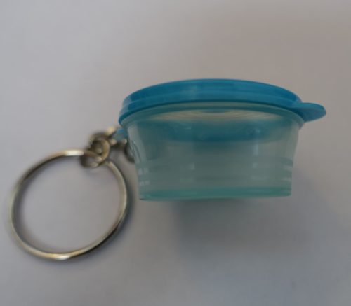 Tupperware kulcstartó, Kék tál szilikon tetővel forma