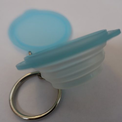 Tupperware kulcstartó, Kék lapos bővíthető tál forma